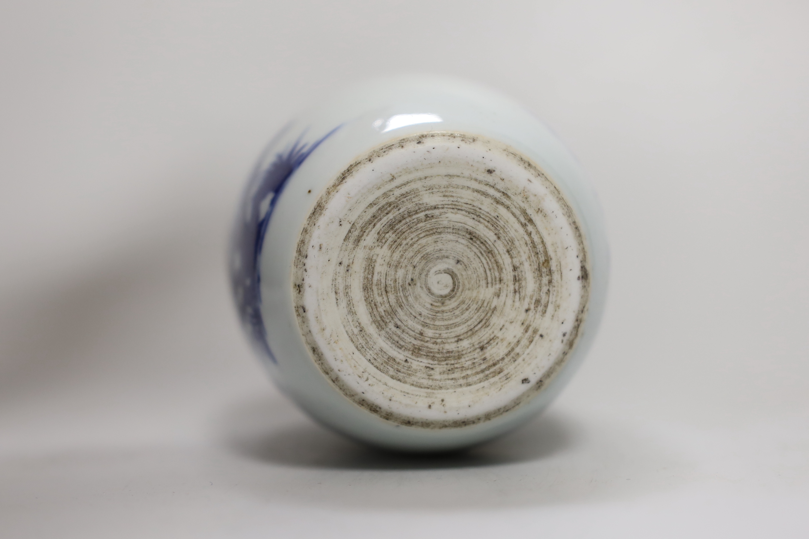 A Chinese blue and white jar, 10.5cm